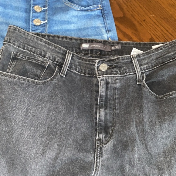 American Eagle 3 pairs, 1 pair of Levi’s.. Jeans bundle - Picture 2 of 4